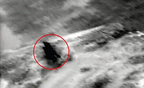 கார்கில் பகுதியில் உள்ள டைகர் மலை உச்சியில் பாகிஸ்தான் ராணுவ முகாம் மீது, இந்திய விமானப்படையின் மிராஜ் 2000 ரக போர் விமானம் கடந்த 1999-ம் ஆண்டு ஜுன் 27-ம் தேதி இரவு நேரத்தில் லேசர் குண்டு வீசி தாக்குதல் நடத்திய வீடியோ காட்சி.
