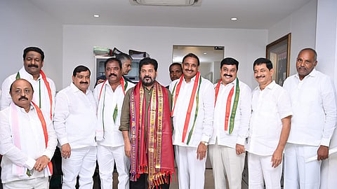 முதல்வர் ரேவந்த் ரெட்டி முன்னிலையில் ஆதரவாளர்களோடு இணைந்த அரிகேபுடி காந்தி