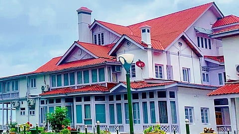 ஸ்ரீநகரில் அமைந்துள்ள ஆளுநர் மாளிகை