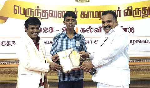 விருதுநகர்: பள்ளி அளவில் முதல் 3 மதிப்பெண்கள் பெற்ற மாணவர்களுக்கு காங்கிரஸ் சார்பில் காமராஜர் விருது