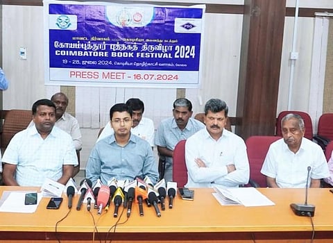 கோவை மாவட்ட ஆட்சியர் அலுவலகத்தில் இன்று நடந்த செய்தியாளர் சந்திப்பில் ஆட்சியர் கிராந்திகுமார் பாடி பேசினார். படம். ஜெ. மனோகரன்
