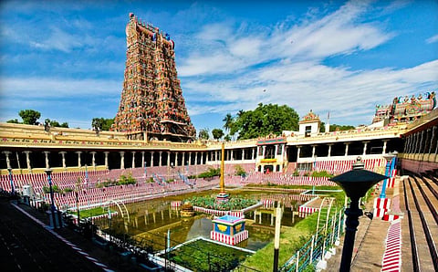 மதுரை மீனாட்சி அம்மன் கோயில் புதுமண்டபத்தை டிசம்பருக்குள் புதுப்பிக்க உயர் நீதிமன்றம் உத்தரவு