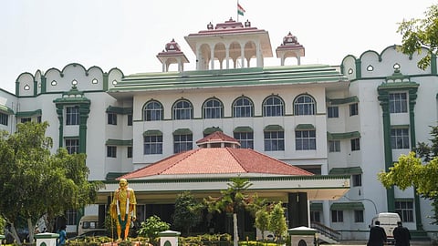 மதுரையில் அமைச்சர் வாகனம் மீது பாஜகவினர் கல் வீசிய வழக்கை ரத்து செய்ய ஐகோர்ட் மறுப்பு