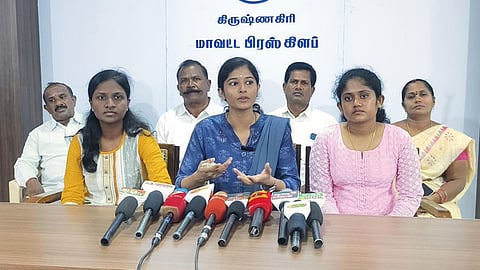 வங்கதேசத்தில் இருந்து மீட்கப்பட்டு சொந்த ஊரான கிருஷ்ணகிரி திரும்பிய மாணவிகள்.