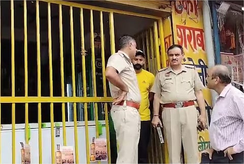 இளைஞரை குத்தி கொன்றுவிட்டு தப்பிய இரு காவடிகள்: ஹரியாணா மதுக்கடையில் சம்பவம்