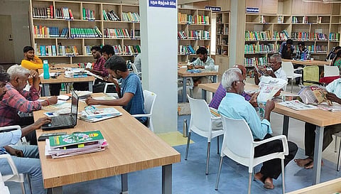 நூல் வெளி | ஊரார் வனைந்த நூலகம்