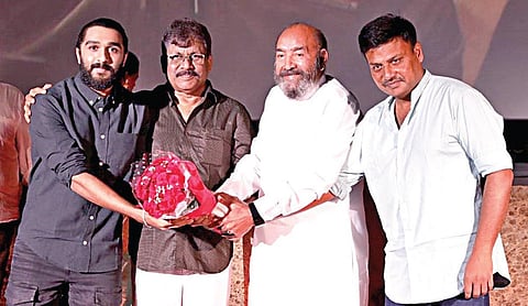 நிஜ சிங்கங்களுடன் பிரபு சாலமன் இயக்கும் ‘மாம்போ’