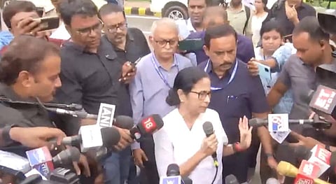 நிதி ஆயோக் கூட்டத்தில் இருந்து மம்தா வெளிநடப்பு; பேச நேரம் கொடுக்கவில்லை என குற்றச்சாட்டு