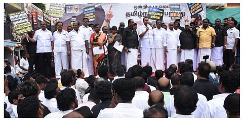 மத்திய பட்ஜெட்டைக் கண்டித்து திமுக சார்பில் தாம்பரத்தில் நடந்த ஆர்ப்பாட்டத்தில் ஸ்ரீபெரும்புதூர் எம்பி டி.ஆர்.பாலு உரையாற்றினார்.