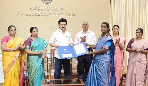 சந்தியா தேவிக்கு சிறந்த திருநங்கை விருது: முதல்வர் ஸ்டாலின் வழங்கினார்