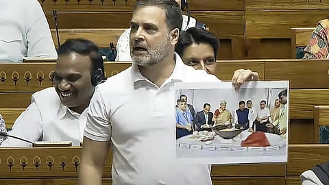 மக்களவையில் மத்திய பட்ஜெட் குறித்து நேற்று பேசிய எதிர்க்கட்சி தலைவர் ராகுல் காந்தி. படம்: பிடிஐ