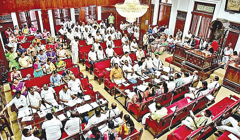 சென்னை மாநகராட்சி மாமன்றக் கூட்டம் மேயர் பிரியா தலைமையில் ரிப்பன் கட்டிடத்தில் நேற்று நடைபெற்றது.படம்: ம.பிரபு
