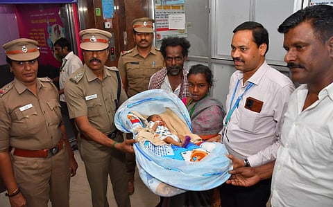 வேலூர் அரசு மருத்துவமனையில் கடத்தப்பட்ட குழந்தை 24 மணி நேரத்துக்குள் மீட்பு: 7 பேர் கைது