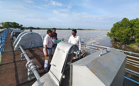 கீழ் அணையில் இருந்து கொள்ளிடம் ஆற்றில் தண்ணீர் திறந்து விடப்பட்டுள்ளது .