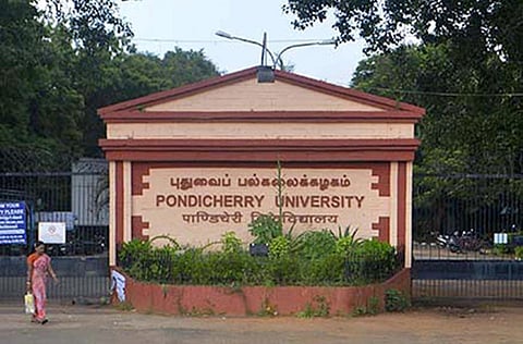 வினாத்தாள் கசிவு: புதுச்சேரி மத்திய பல்கலைக்கழக எம்பிபிஎஸ் தேர்வு ஒத்திவைப்பு