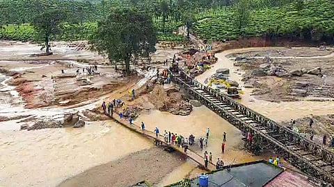 ஒரே குடும்பத்தில் 16 பேரை இழந்த பெண்: உடல்களை அடையாளம் காண தவிப்பு - வயநாடு சோகம்