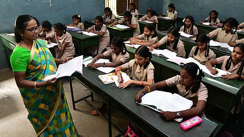 4,970 தற்காலிக ஆசிரியருக்கு தொடர் பணி நீட்டிப்பு: பள்ளிக்கல்வித் துறை அரசாணை