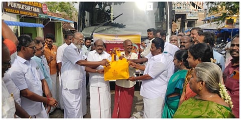 சுவாமிமலையில் இருந்து அறுபடை வீடுகளுக்குச் செல்லும் ஆன்மிக சுற்றுலாப் பேருந்துகளில் 204 பக்தர்கள் புறப்பட்டுச் சென்றனர்.