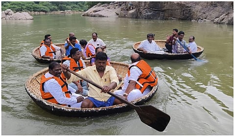 பரிசல் இயக்க அனுமதி