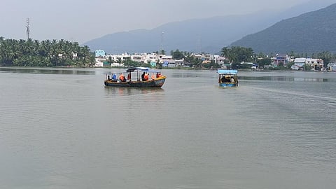 காவிரி ஆற்றில் நீர்வரத்து குறைவு: சேலம் - ஈரோடு இடையே மீண்டும் விசைப்படகு போக்குவரத்து