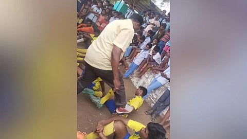 பள்ளி மாணவரை அடித்த உடற்கல்வி ஆசிரியர்.