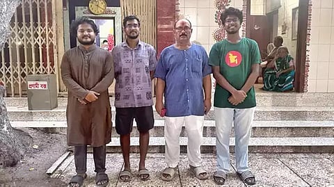 வங்கதேசத்தில் 500 ஆண்டு பழமையான கோயிலை பாதுகாக்கும் முஸ்லிம் மாணவர்கள்