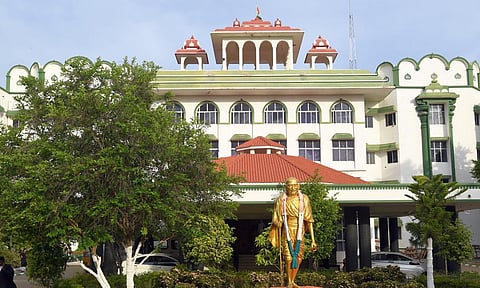 வழக்கறிஞரை தாக்கிய டிஎஸ்பி மீது தாமதமாக வழக்குப் பதிவு: ஐகோர்ட் கடும் அதிருப்தி