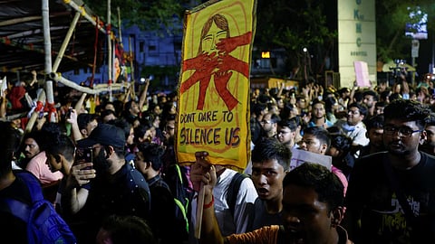 கொல்கத்தா பெண் மருத்துவர் கொலை வழக்கு: சக மருத்துவர்கள் 4 பேருக்கு போலீஸ் சம்மன்