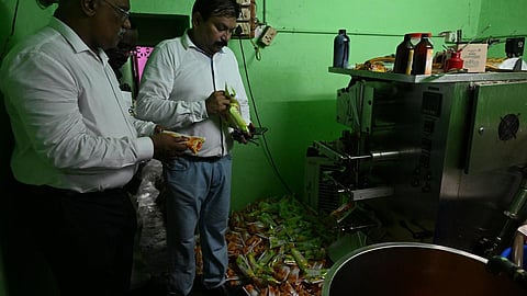 பெரம்பூரில் உள்ள குளிர்பானம் தயாரிக்கும் ஆலையில் ஆய்வு செய்த உணவு பாதுகாப்பு துறை அதிகாரிகள்