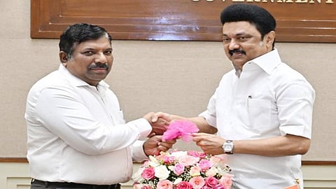 முதல்வர் ஸ்டாலினுடன் புதிய தலைமை செயலர் முருகானந்தம்.
