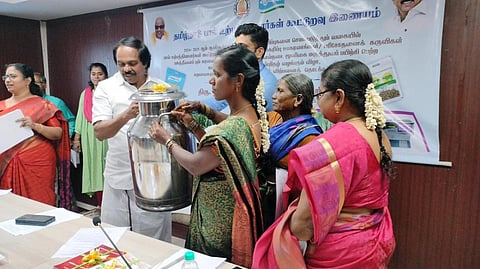 “ஆவினில் மூலிகைகள் கலந்த பால் அறிமுகம் செய்ய தீவிர ஆய்வு” - அமைச்சர் மனோ தங்கராஜ் தகவல்