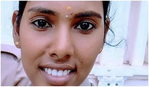 உயிரிழந்த பெண் காவலர் சுபபிரியா