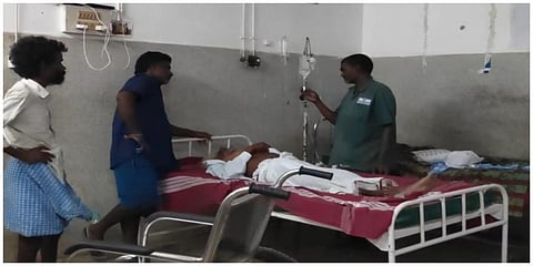திருத்தணி அரசு மருத்துவமனையில் நோயாளிக்கு துப்புரவு பணியாளர் குளுக்கோஸ் ஏற்றுவது போன்ற வீடியோ காட்சி வைரலாகி வருகிறது.