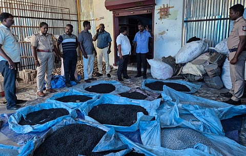 கடலூர் | அனுமதியின்றி பட்டாசு தயாரிப்பு - 500 கிலோ வெடி மருந்துகள் பறிமுதல்