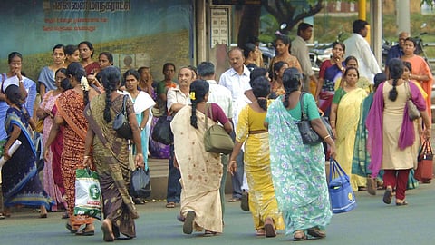 30 டிரில்லியன் டாலர் பொருளாதார இலக்கை எட்ட மேலும் 40 கோடி இந்திய பெண்கள் பணி புரிய வேண்டும்