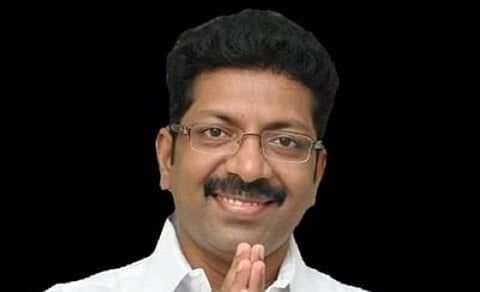 அதிமுக மருத்துவ அணியின் மாநில செயலாளர் டாக்டர் சரவணன்