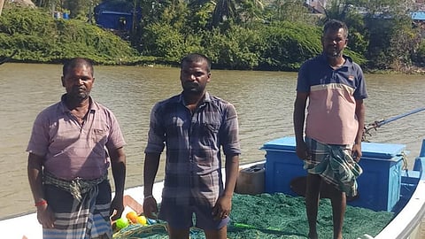இலங்கை மீனவர்களால் தாக்குதலுக்கு உள்ளான நாகை மீனவர்கள்.