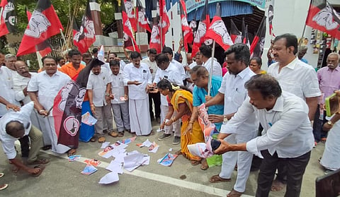 அண்ணாமலையை குண்டர் தடுப்புச் சட்டத்தில் கைது செய்யக் கோரி புதுச்சேரியில் அதிமுகவினர் போராட்டம்