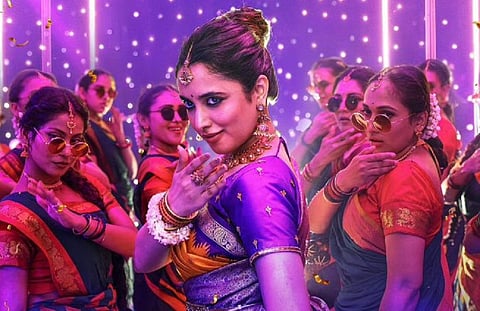 தனுஷின் ‘நிலவுக்கு என் மேல் என்னடி கோபம்’ சிங்கிள் எப்படி? - ஜாலியான 2கே கிட்ஸ் பாடல்