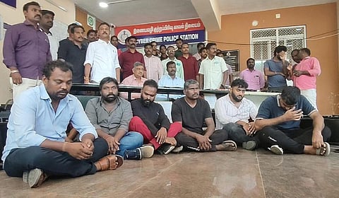 கால் சென்டர் மோசடியில் கைதானவர்கள்.