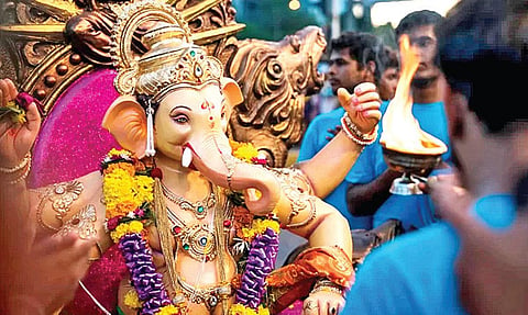 விநாயகர் சதுர்த்தி இன்று கொண்டாட்டம்: தமிழகம் முழுவதும் 1 லட்சம் போலீஸார் பாதுகாப்பு