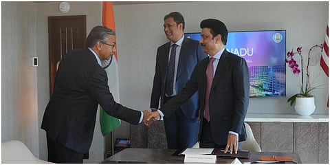 சிகாகோவில் BNY MELLON வங்கி அதிகாரிகளை சந்தித்து சென்னையில் புதிய முதலீடுகளை மேற்கொள்ள முதல்வர் மு.க.ஸ்டாலின் அழைப்பு விடுத்தார்.
