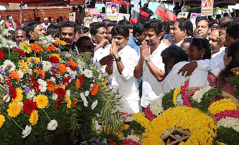 பரமக்குடி இமானுவேல் சேகரன் நினைவிடத்தில் அமைச்சர் உதயநிதி, கட்சி தலைவர்கள் மரியாதை