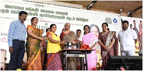கோவையில் சுயம் திட்டத்தின் கீழ் பெண்களுக்கு தையல் இயந்திரங்களை மத்திய நிதியமைச்சர் நிர்மலா சீதாராமன் வழங்கினார் | படம் ஜெ. மனோகரன்.