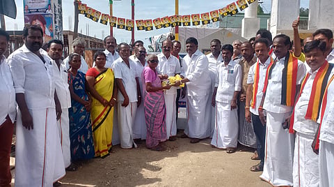 தேமுதிகவினர்