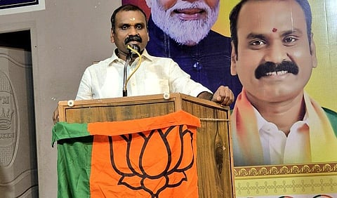 விருதுநகரில் நடந்த பாஜக பொறுப்பாளர்கள் கலந்தாய்வுக் கூட்டத்தில் மத்திய இணை அமைச்சர் எல்.முருகன் உரையாற்றினார்.