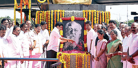 பெரியார் 146-வது பிறந்தநாள்: சமத்துவ உலகத்தை நிறுவுவதே நமது தலையாய பணி என தலைவர்கள் புகழாரம்