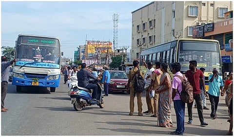 புதுச்சேரி: இண்டியா கூட்டணி பந்த் எதிரொலி; எல்லைகளில் தமிழகப் பேருந்துகள் நிறுத்தம்