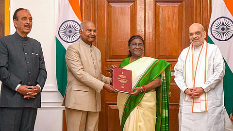 'ஒரே நாடு, ஒரே தேர்தல்' திட்டத்துக்கான சாத்தியக்கூறுகள் குறித்து ஆராய்ந்த முன்னாள் குடியரசுத் தலைவர் ராம்நாத் கோவிந்த் தலைமையிலான உயர்மட்டக் குழு தனது அறிக்கையை குடியரசுத் தலைவரிடம் சமர்ப்பித்தபோது.
