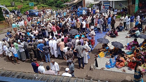 பந்தலூர் அருகே யானை தாக்கி முதியவர் உயிரிழப்பு: பாதுகாப்புக் கோரி பொதுமக்கள் மறியல்